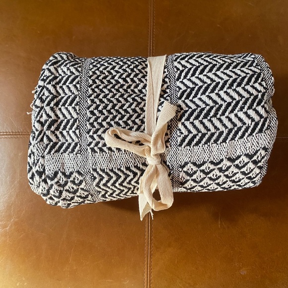 Cotton Blanket Throw, 60”x50” Chevron Boho Print - Picture 2 of 3